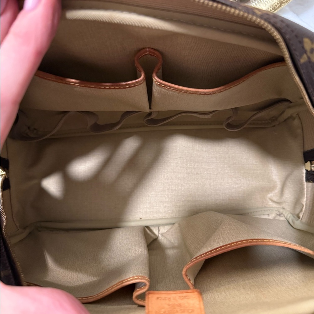 Louis Vuitton Monogram Deuville Bag - Picture 12 of 14